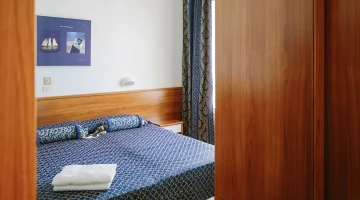 Room with double bed