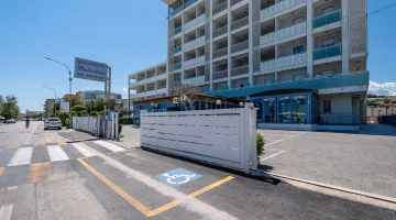 Struttura con parcheggio