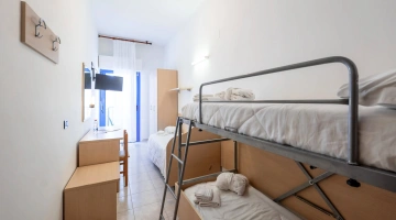 Stanza tripla con letto a castello