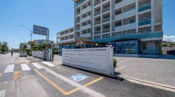 Struttura con parcheggio