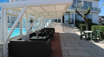 Möblierte Außenbereiche