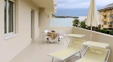 Terrazzino arredato