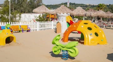 Area giochi bimbi in spiaggia