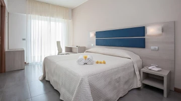Stanza con letto matrimoniale