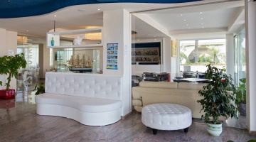 Halle mit Wohnzimmer