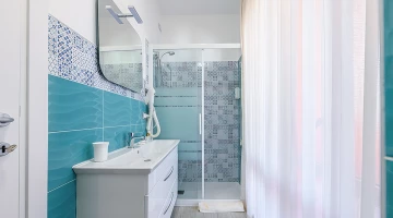 Bagno con box doccia