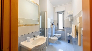 Bathroom with modern furnishings