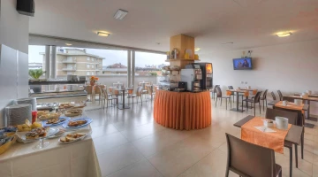 Buffet im Frühstücksraum