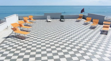 Terrasse ensoleillée