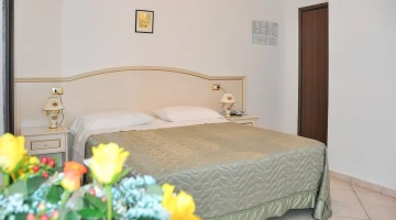 Chambre avec lit double