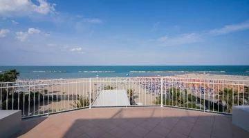 Terrasse avec vue sur la mer
