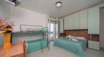 Camera matrimoniale con letto a castello