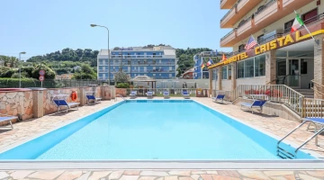 Piscine avec solarium