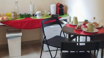 Area colazione in monolocale