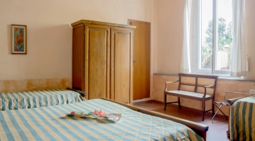 Triple with window and wardrobe