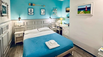 Camera con letto matrimoniale