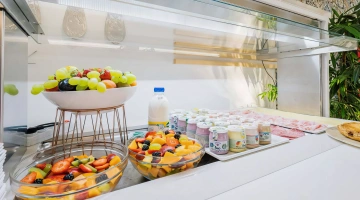 Buffet de fruits et de yaourts