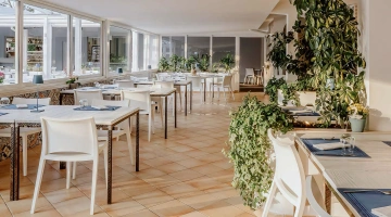 Salle de restaurant intérieure