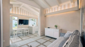Salon avec TV dans une villa