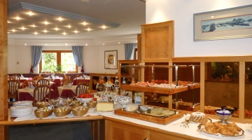 Buffet con dolci a colazione