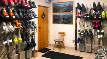 Deposito sci con scalda scarponi