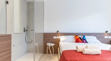 Duschkabine im Zimmer