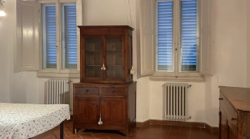 Chambre avec double fenêtre