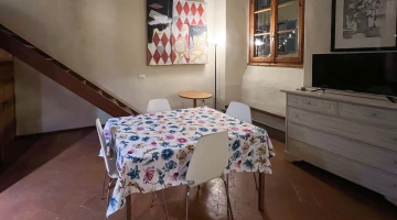 Salon avec table et chaises