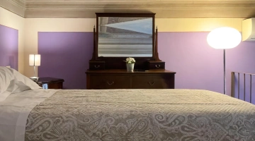 Coiffeuse dans la chambre