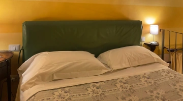 Room with double bed