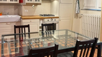 Table à manger dans la cuisine