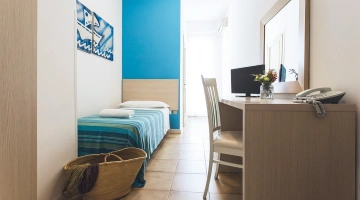 Stanza singola con scrivania