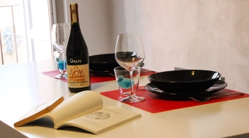 Dettaglio di tavola apparecchiata