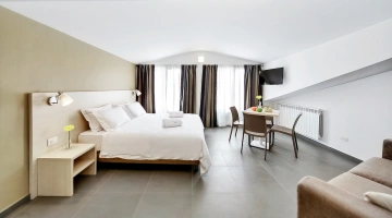 Ampia camera da letto in appartamento