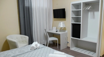 TV e frigobar in stanza