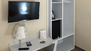 Armadio, TV e minibar