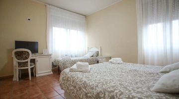 Stanza con tre posti letto