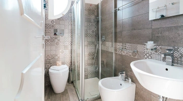 Bagno con box doccia