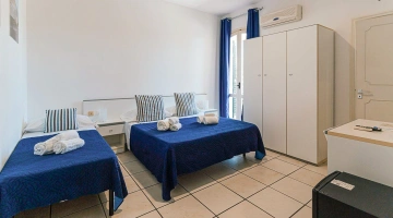 Camera con tre posti letto