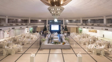 Sala allestita per banchetti