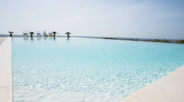 Piscina a sfioro