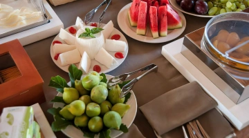 Buffet con frutta fresca