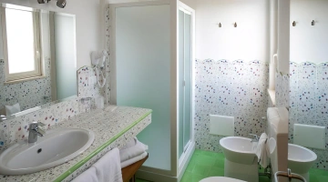 Salle de bain privée avec douche