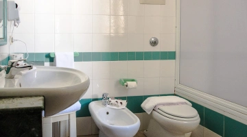 Bagno con servizi
