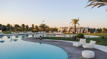 Piscina con solarium