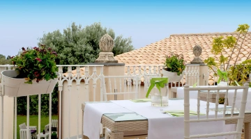 Tavoli del ristorante in terrazza