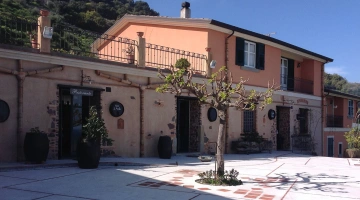 Esterno edificio reception