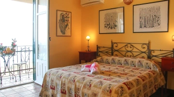 Stanza matrimoniale con balcone