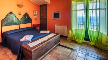 Camera con letto matrimoniale