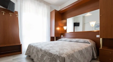 Chambre avec lit double